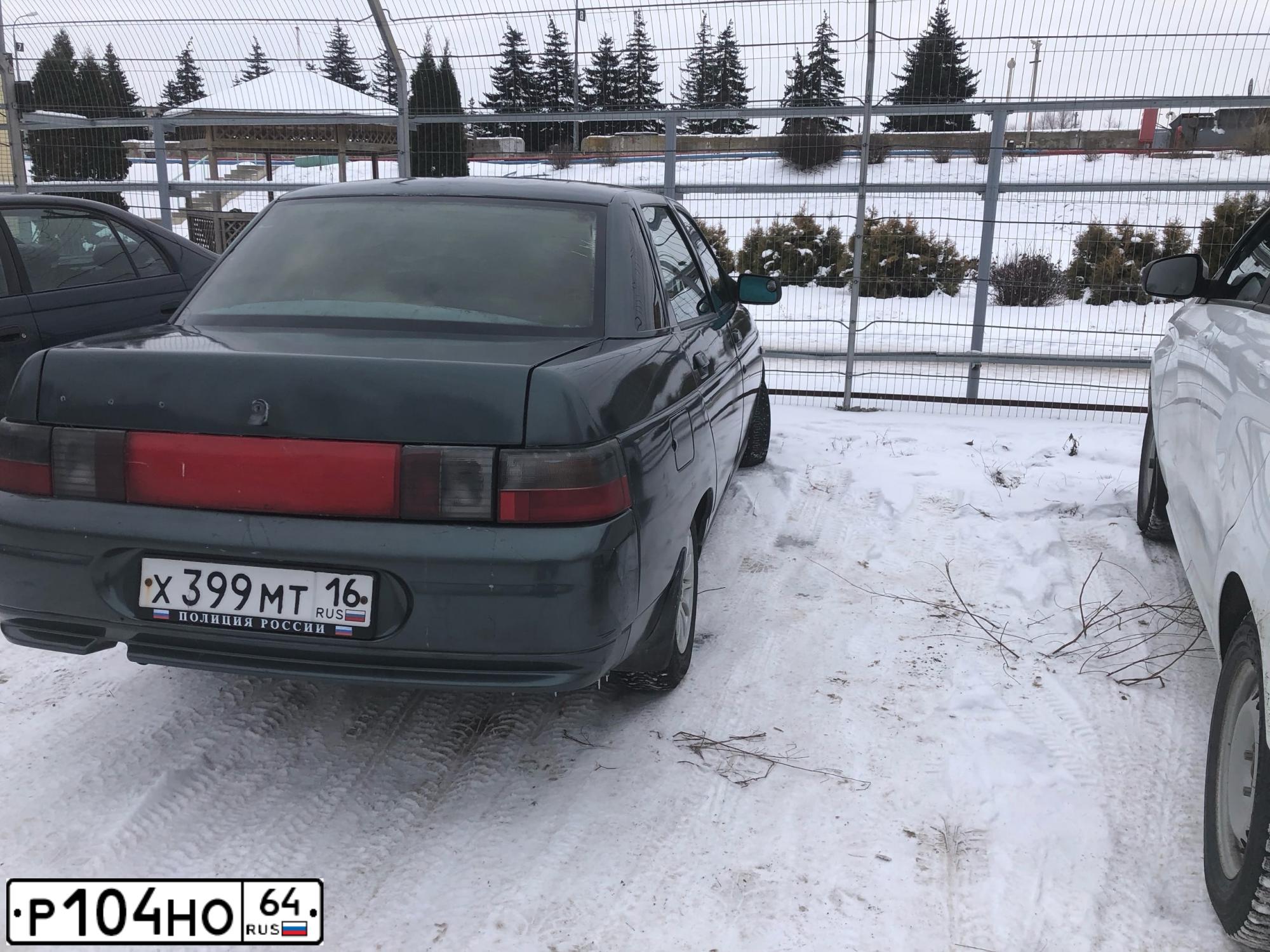 Фото автомобиля CHEVROLET NIVA, 2006 — госномер Р104НО64. Цвет: ТЕМНО СЕРЫЙ