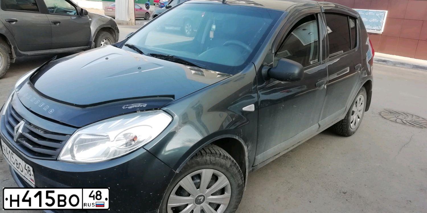 Фото автомобиля RENAULT SANDERO, 2010 — госномер Н415ВО48. Цвет: ТЕМНО-СЕРЫЙ