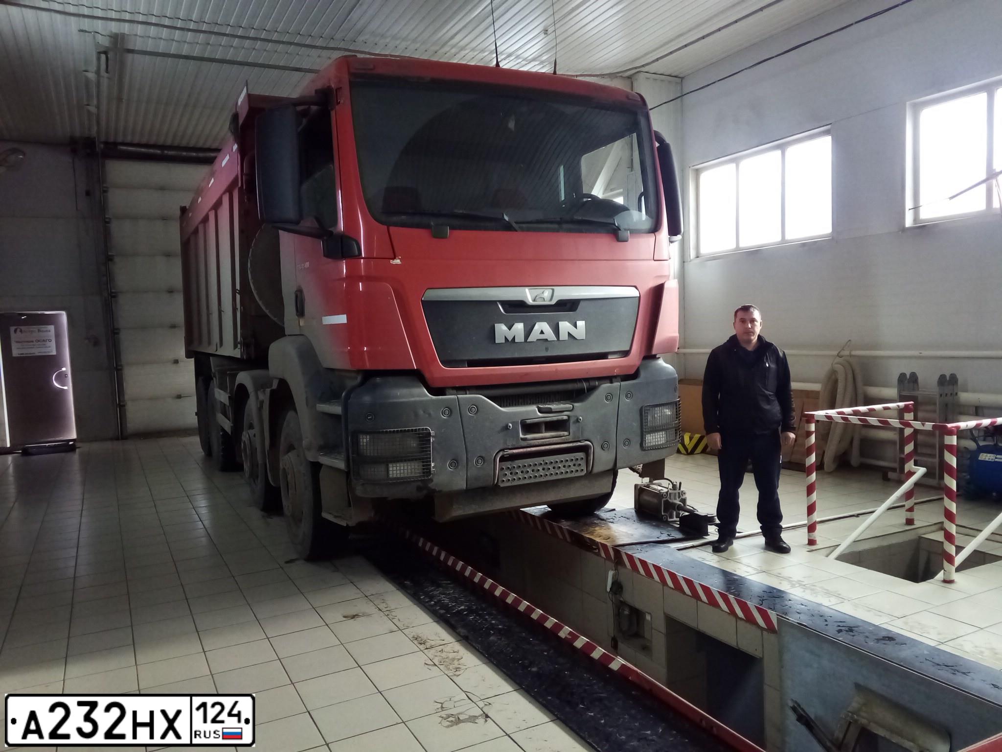 Фото автомобиля IVECO EUROCARGO, 2003 — госномер Н455ОТ33. Цвет: КРАСНЫЙ