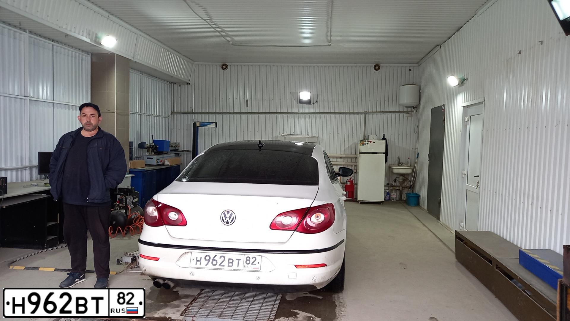 Фото автомобиля VOLKSWAGEN PASSAT, 2010 — госномер Н962ВТ82. Цвет: Белый