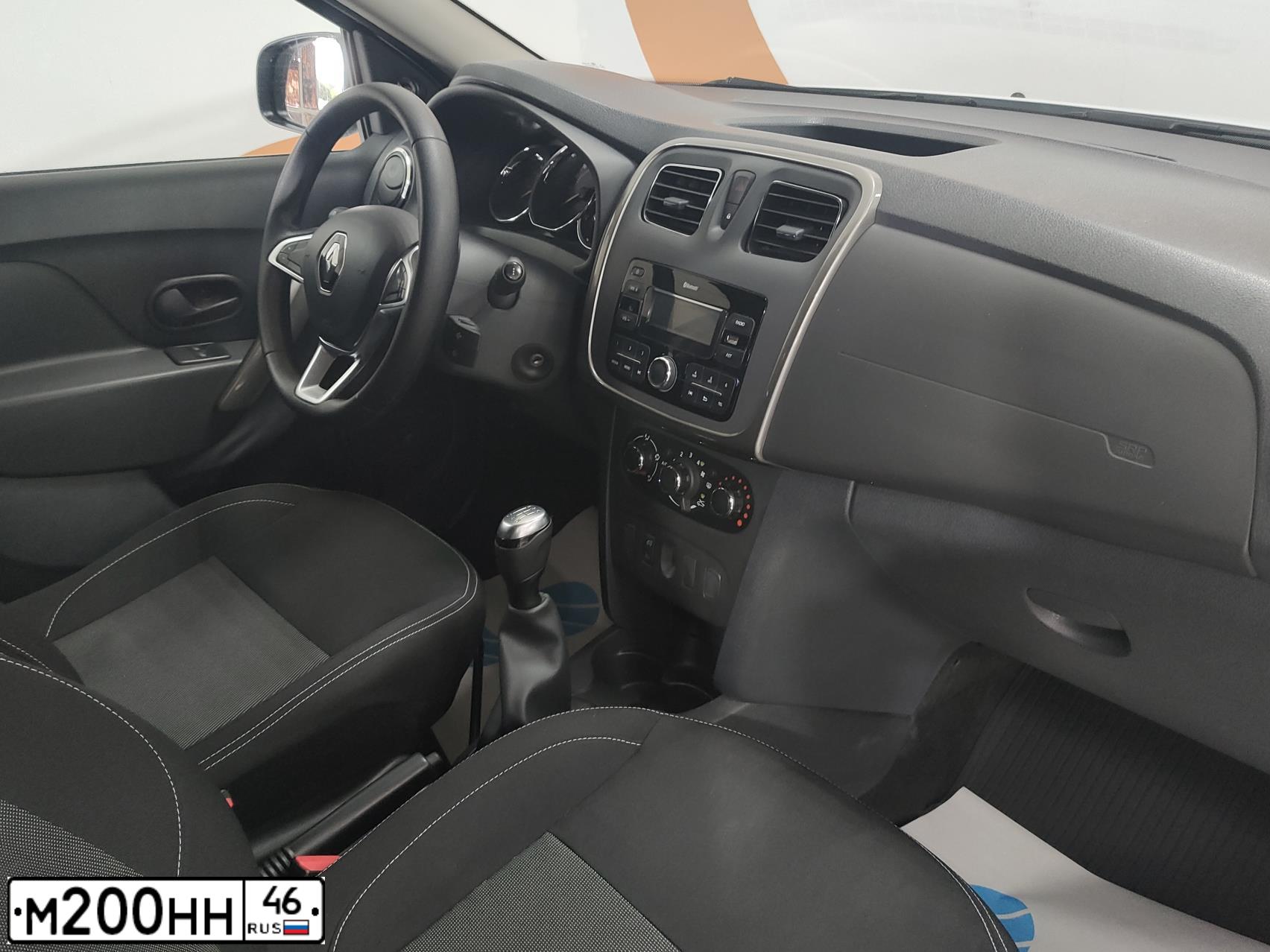 Фото автомобиля RENAULT LOGAN, 2015 — госномер О610НН46. Цвет: БЕЖЕВЫЙ