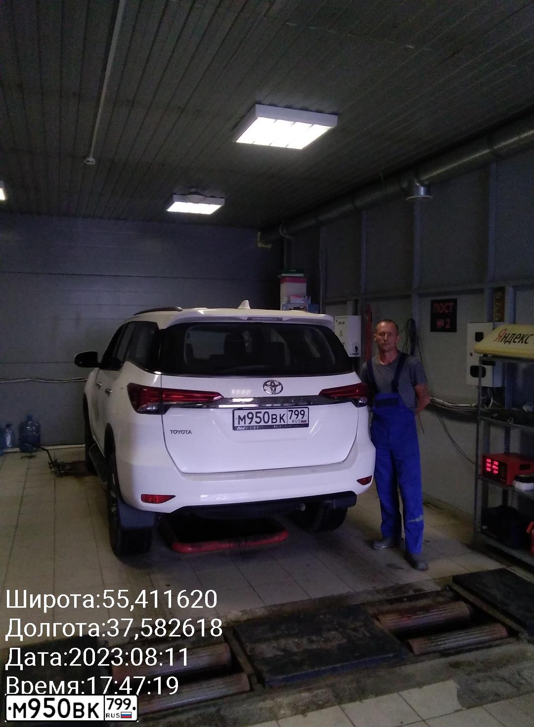 Фото автомобиля TOYOTA FORTUNER, 2017 — госномер Н324ОУ797. Цвет: БЕЛЫЙ