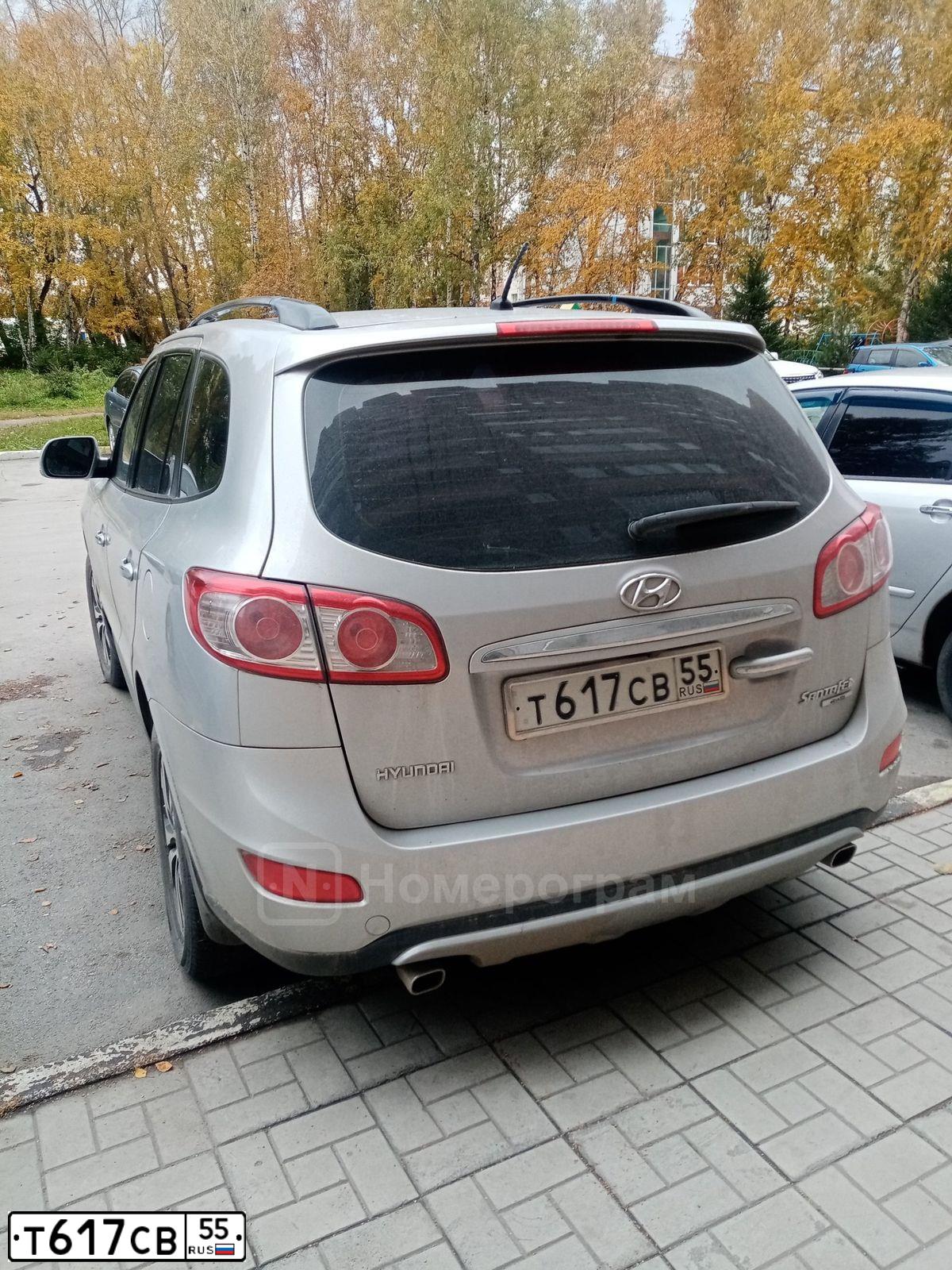 Фото автомобиля HYUNDAI SANTA FE, 2011 — госномер Т617СВ55. Цвет: Серебристый