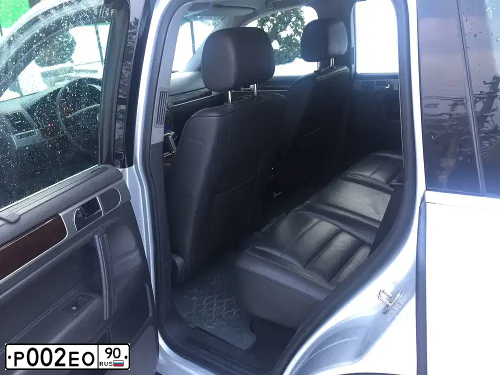 Фото автомобиля VOLKSWAGEN TOUAREG, 2006 — госномер Н200ВТ150. Цвет: СЕРЫЙ