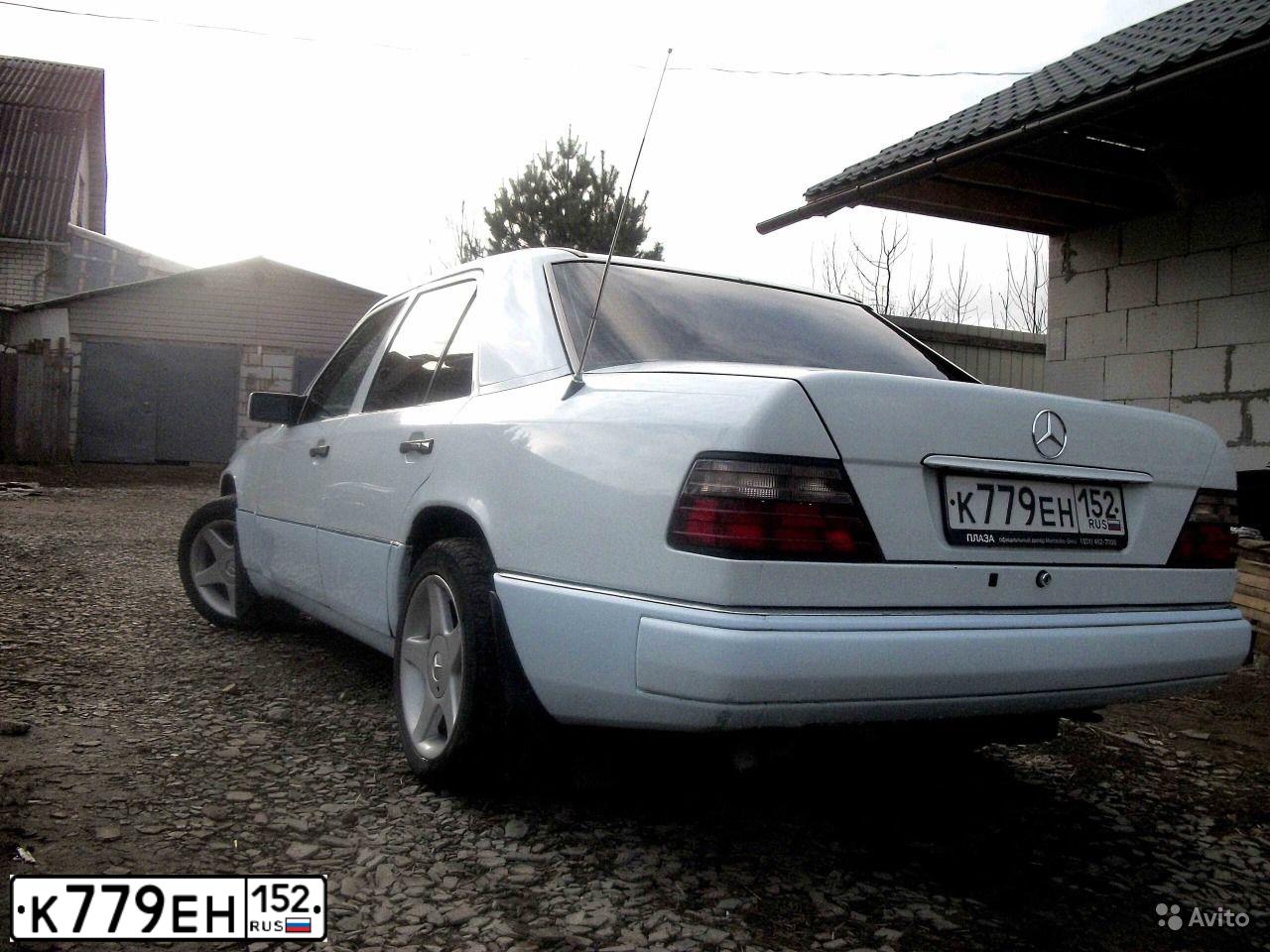 Фото автомобиля MERCEDES E-KLASSE, 1993 — госномер К779ЕН152. Цвет: СИРЕНЕВЫЙ