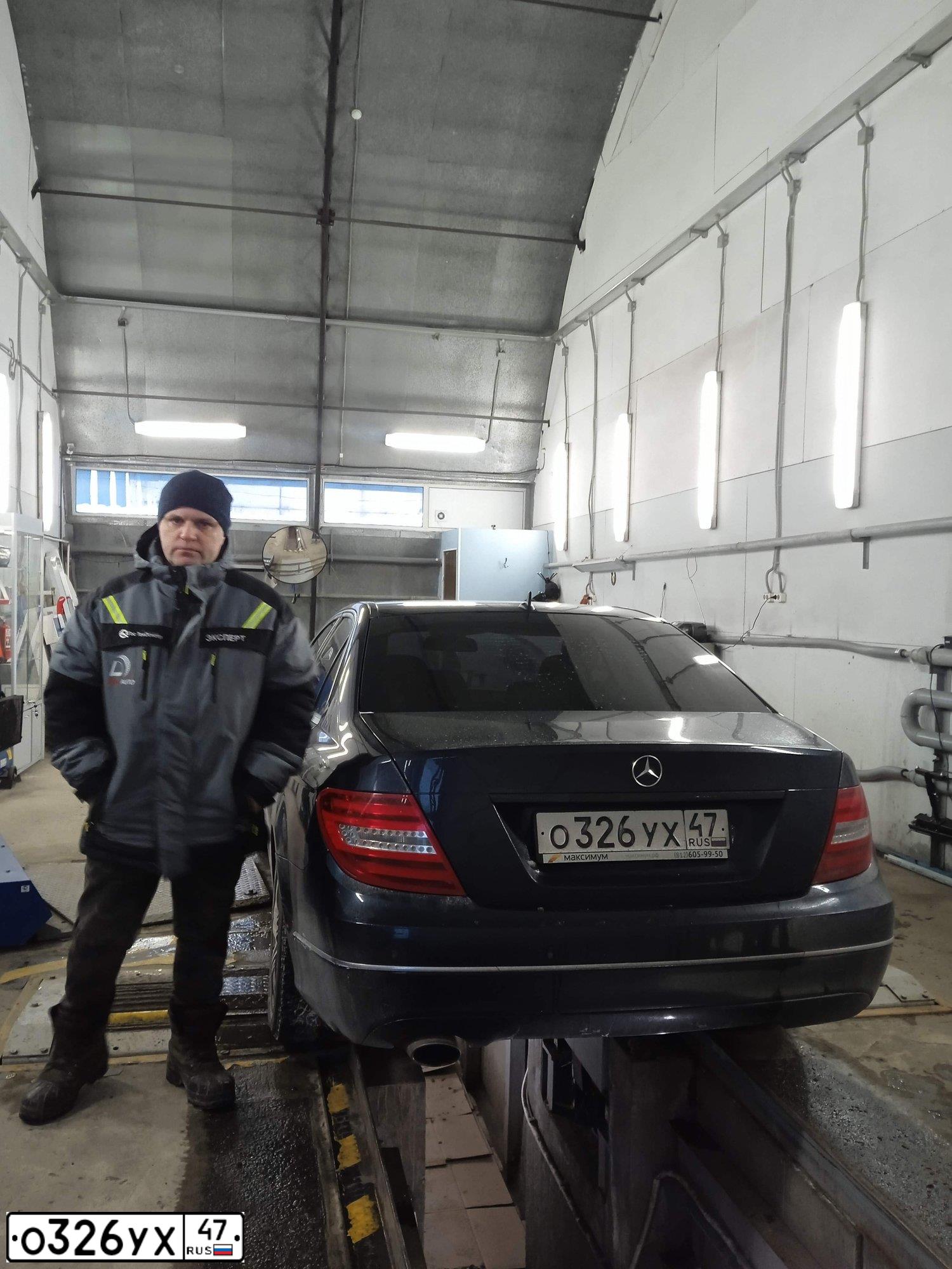 Фото автомобиля MERCEDES C-KLASSE, 2012 — госномер М747РВ12. Цвет: синий