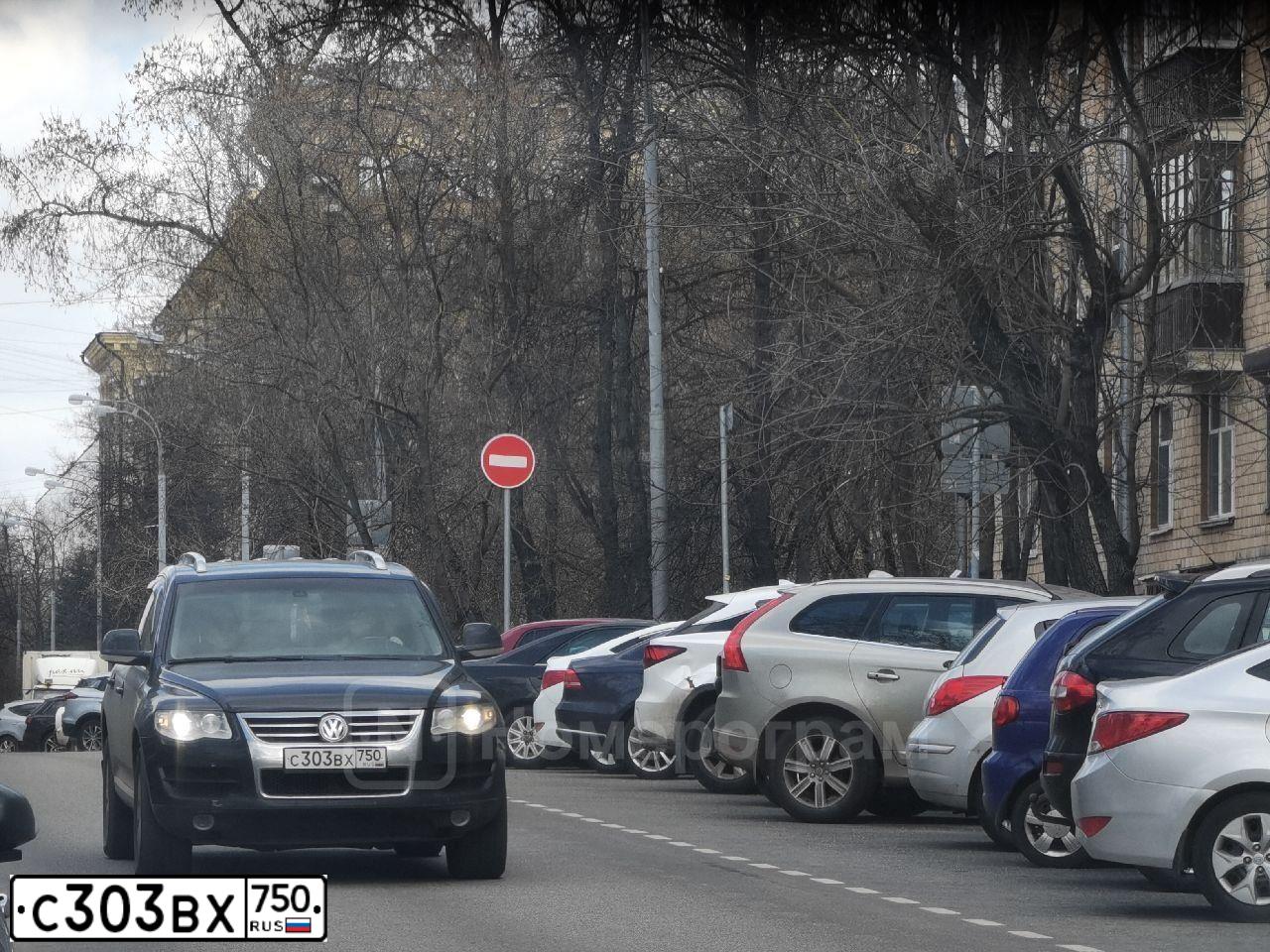 Фото автомобиля VOLKSWAGEN TOUAREG, 2009 — госномер С303ВХ750. Цвет: ЧЕРНЫЙ