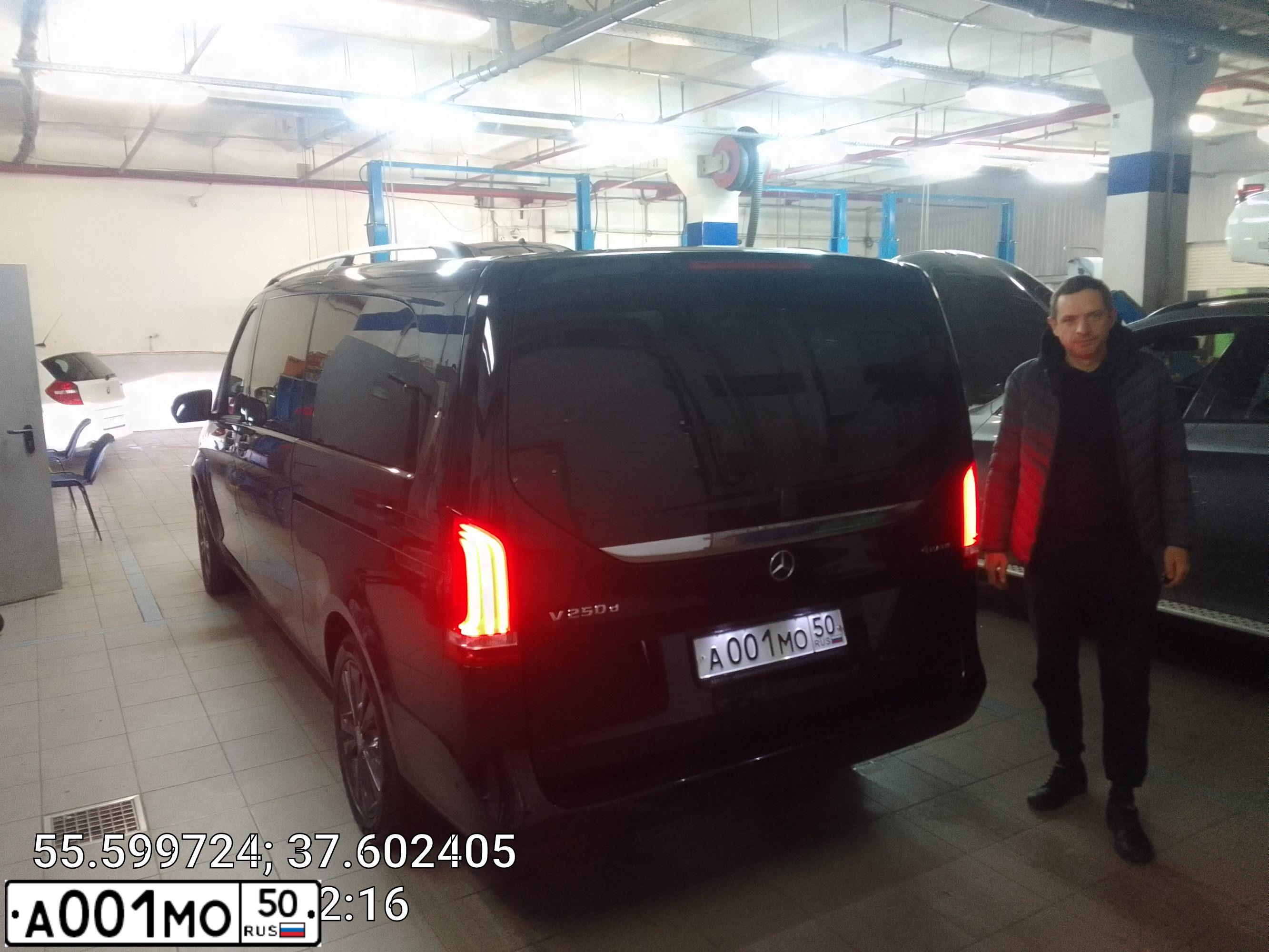 Фото автомобиля LANDROVER RANGE ROVER, 2012 — госномер А001МО50. Цвет: Серый