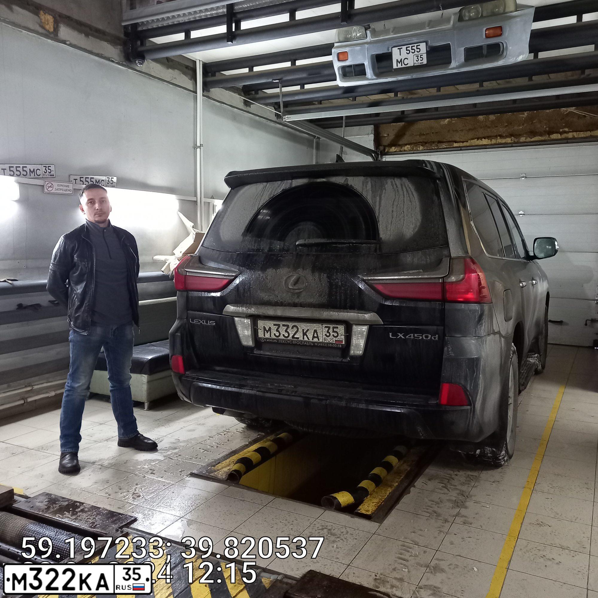 Фото автомобиля LEXUS LX, 2016 — госномер М322КА35. Цвет: ЧЕРНЫЙ