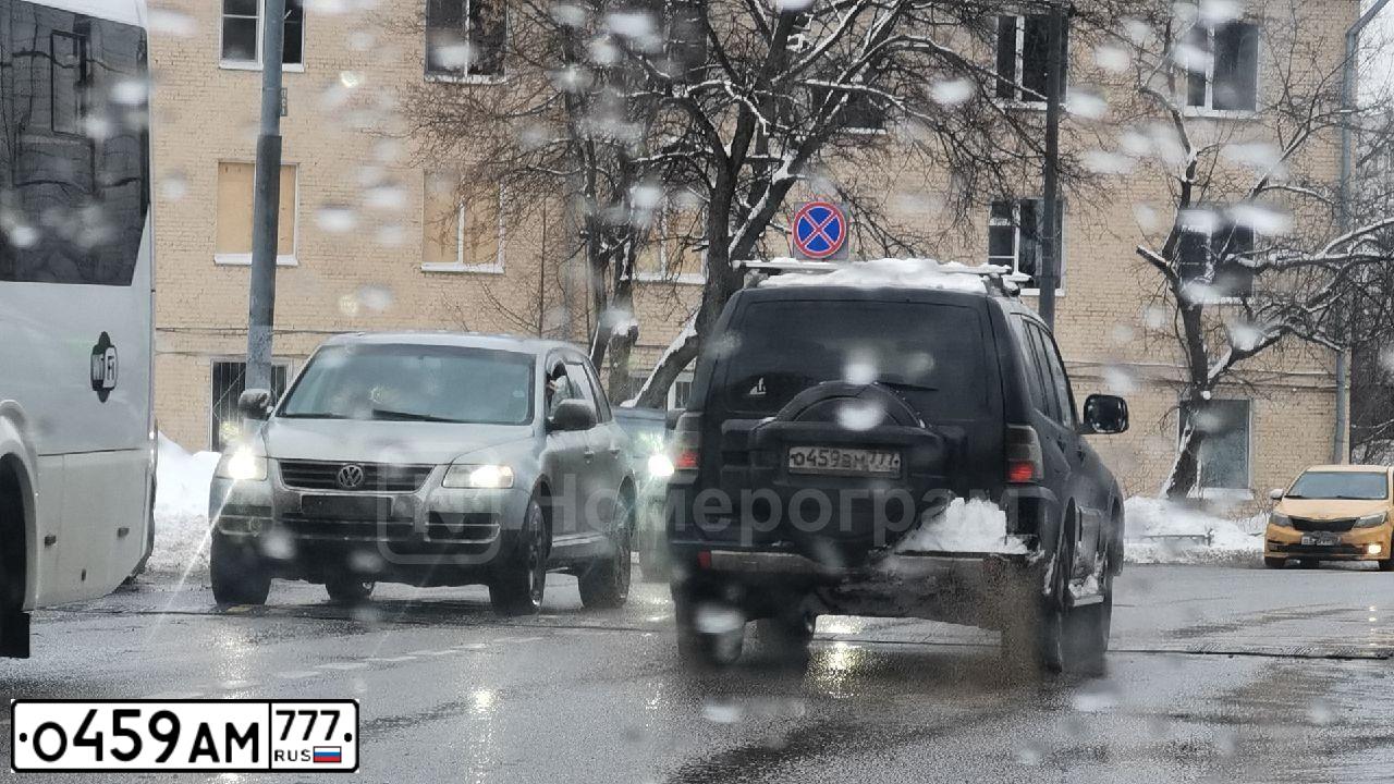 Фото автомобиля KIA RIO, 2013 — госномер О459АМ777. Цвет: ЧЕРНЫЙ