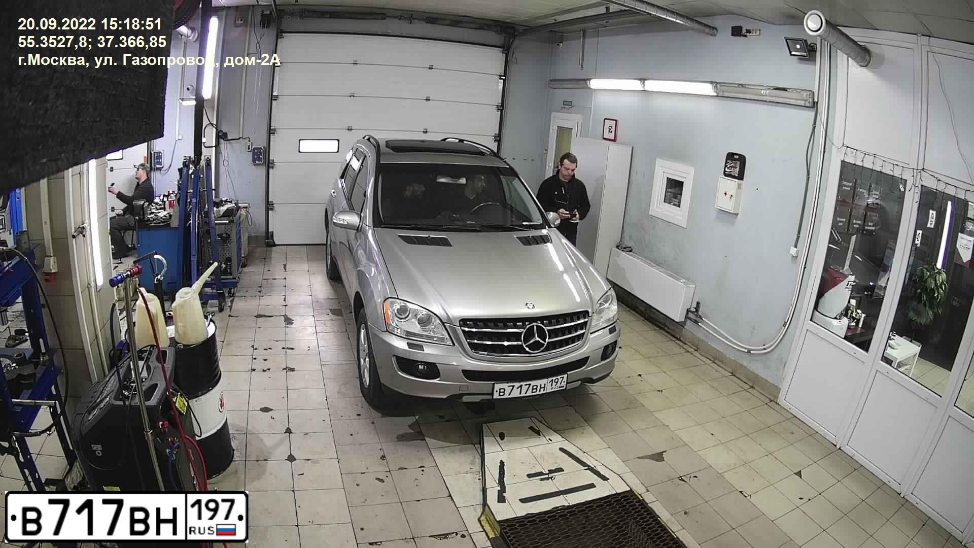 Фото автомобиля MERCEDES M-KLASSE, 2005 — госномер В717ВН197. Цвет: СЕРО-БЕЖЕВЫЙ