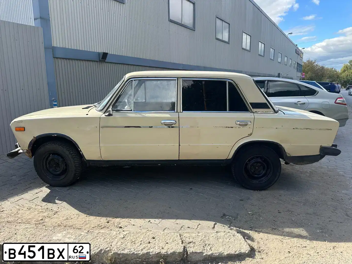 Фото автомобиля LADA 2106, 1987. Цвет: БЕЖЕВЫЙ