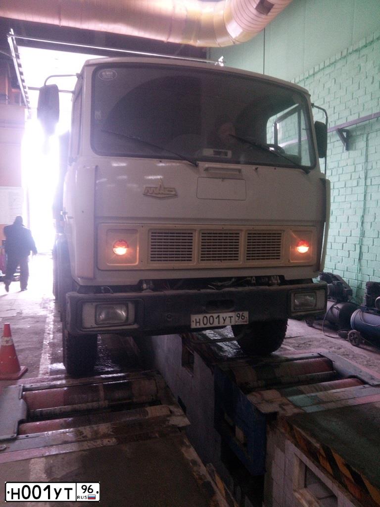 Фото автомобиля TOYOTA LANDCRUISER, 2007 — госномер В515АК186. Цвет: Темно-синий