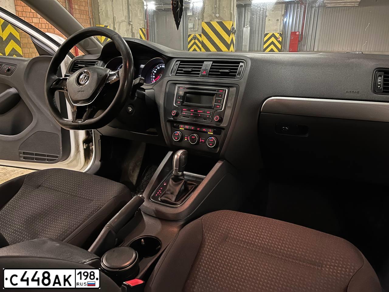 Фото автомобиля VOLKSWAGEN JETTA, 2015 — госномер Т779СВ73. Цвет: Белый