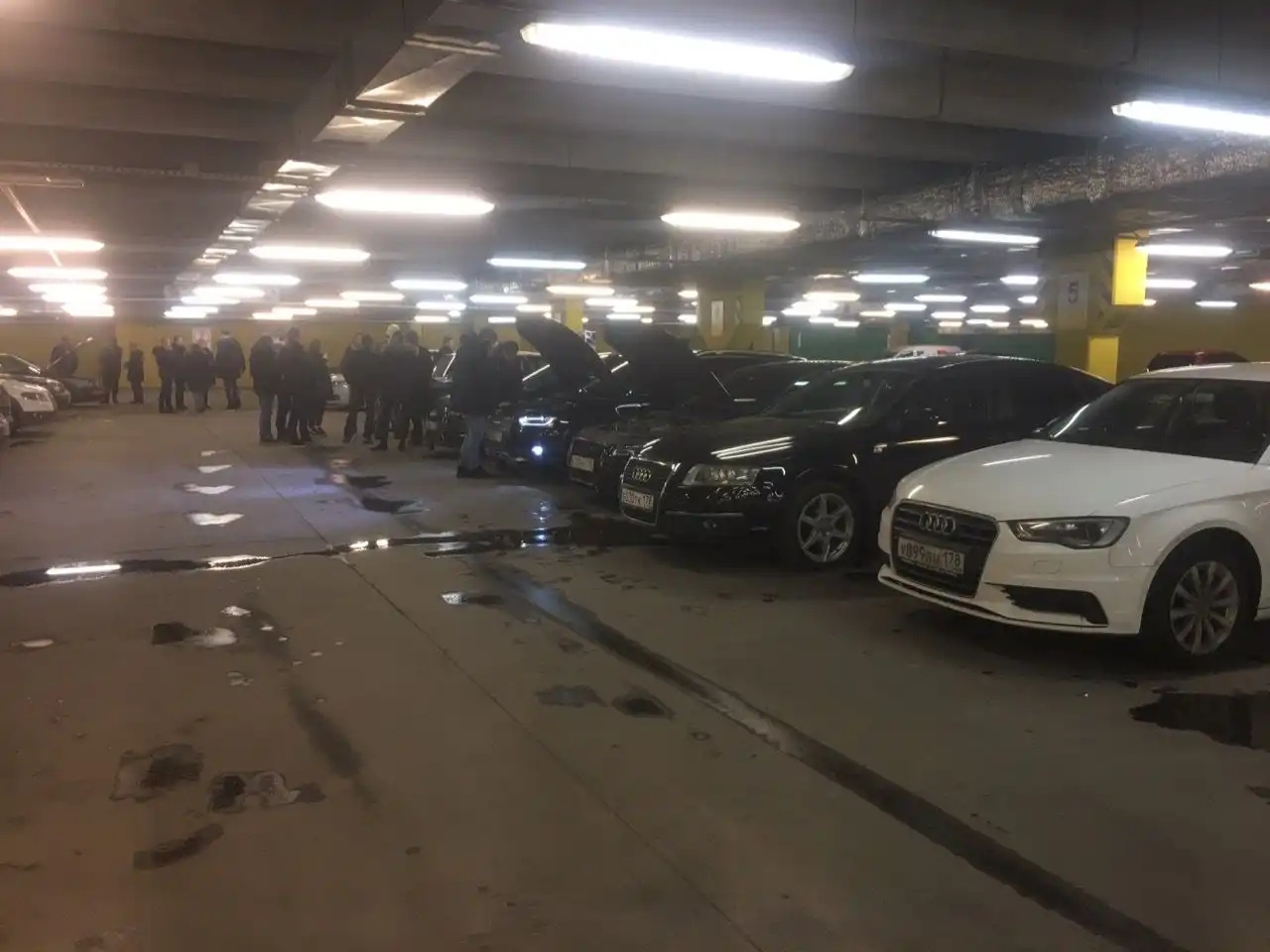 Фото автомобиля AUDI A6, 2000 — госномер В259ВР147. Цвет: СИНИЙ (ТЕМНО-СИНИЙ