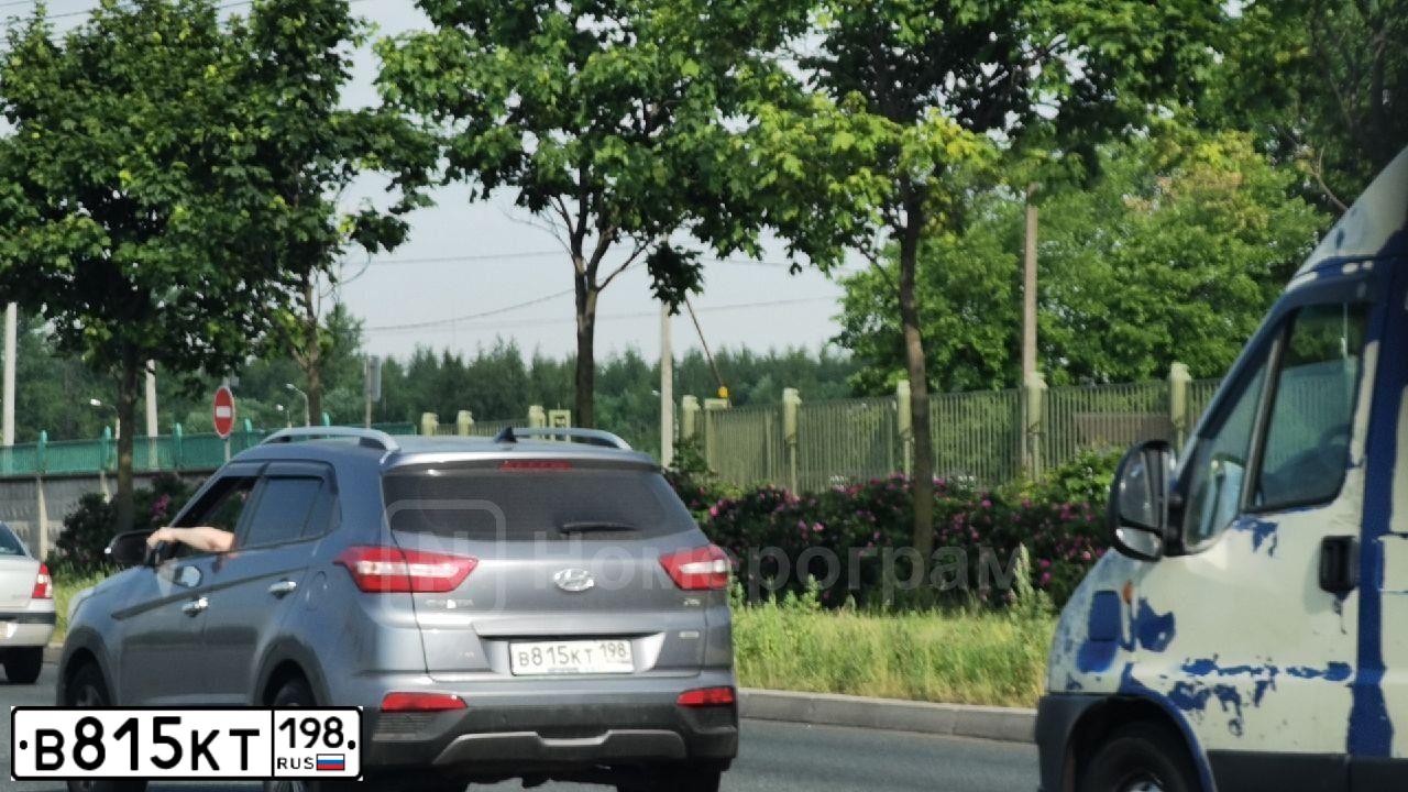 Фото автомобиля HYUNDAI CRETA, 2018 — госномер Т009ХЕ198. Цвет: Серый