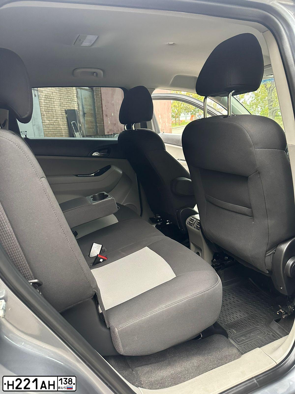 Фото автомобиля CHEVROLET ORLANDO, 2014 — госномер Н221АН138. Цвет: СЕРЫЙ