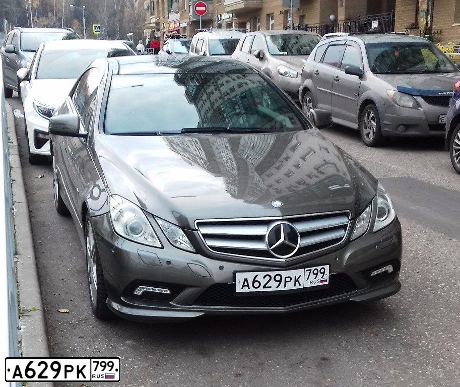 Фото автомобиля MERCEDES E-KLASSE, 2011 — госномер О522АО550. Цвет: СЕРО ЗЕЛЕНЫЙ