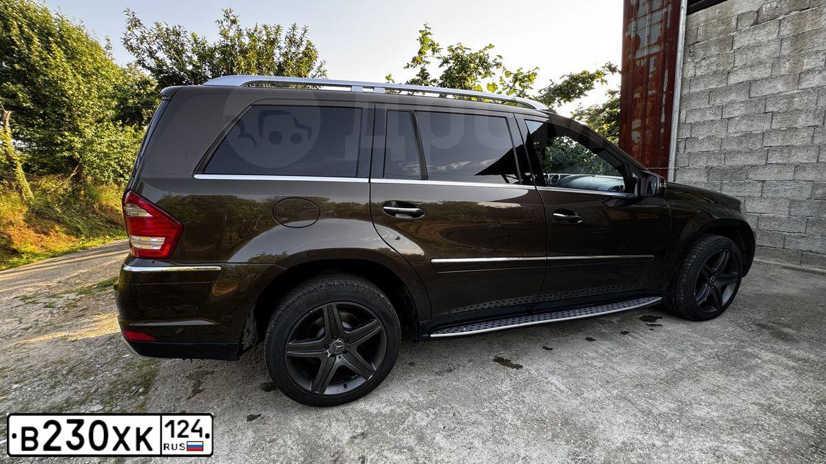 Фото автомобиля MERCEDES GL-KLASSE, 2012 — госномер Т900УС197. Цвет: Коричневый