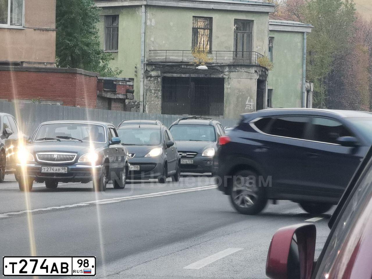 Фото автомобиля GAZ 3110 WOLGA, 2004 — госномер Т274АВ98. Цвет: ЦИКЛОН
