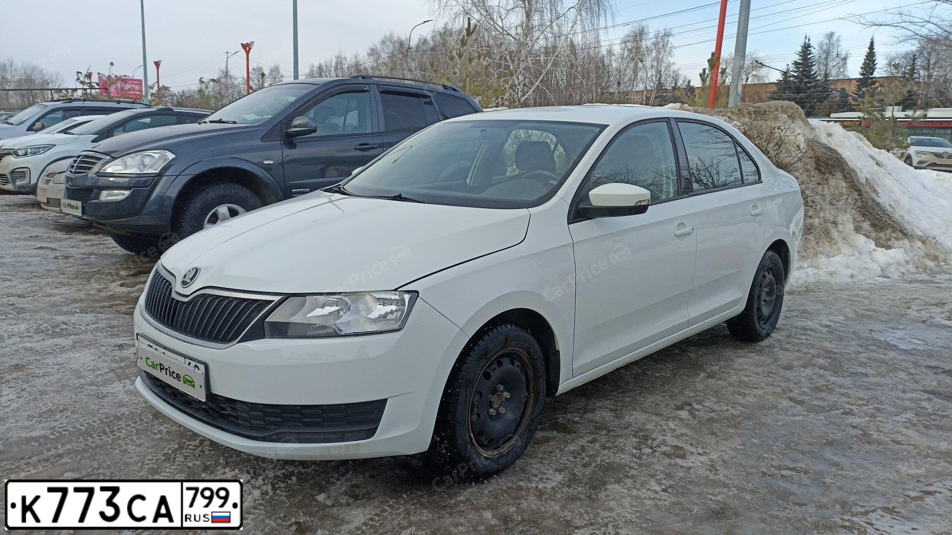 Фото автомобиля SKODA RAPID, 2019 — госномер Е394УА62. Цвет: Белый