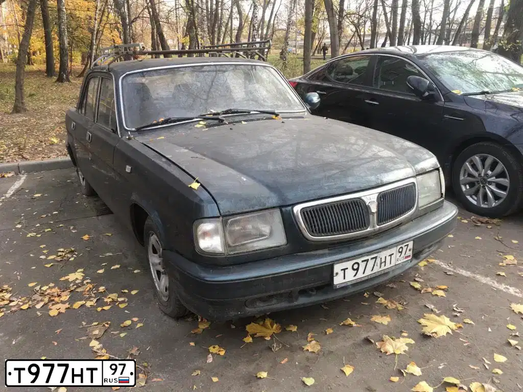Фото автомобиля GAZ 3110 WOLGA, 2004 — госномер Т977НТ97. Цвет: Темно-зеленый