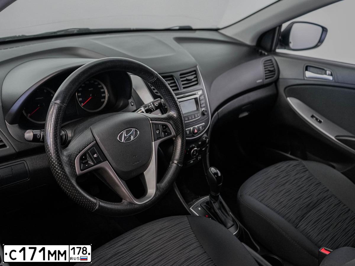 Фото автомобиля HYUNDAI SOLARIS, 2014 — госномер С171ММ178. Цвет: Белый