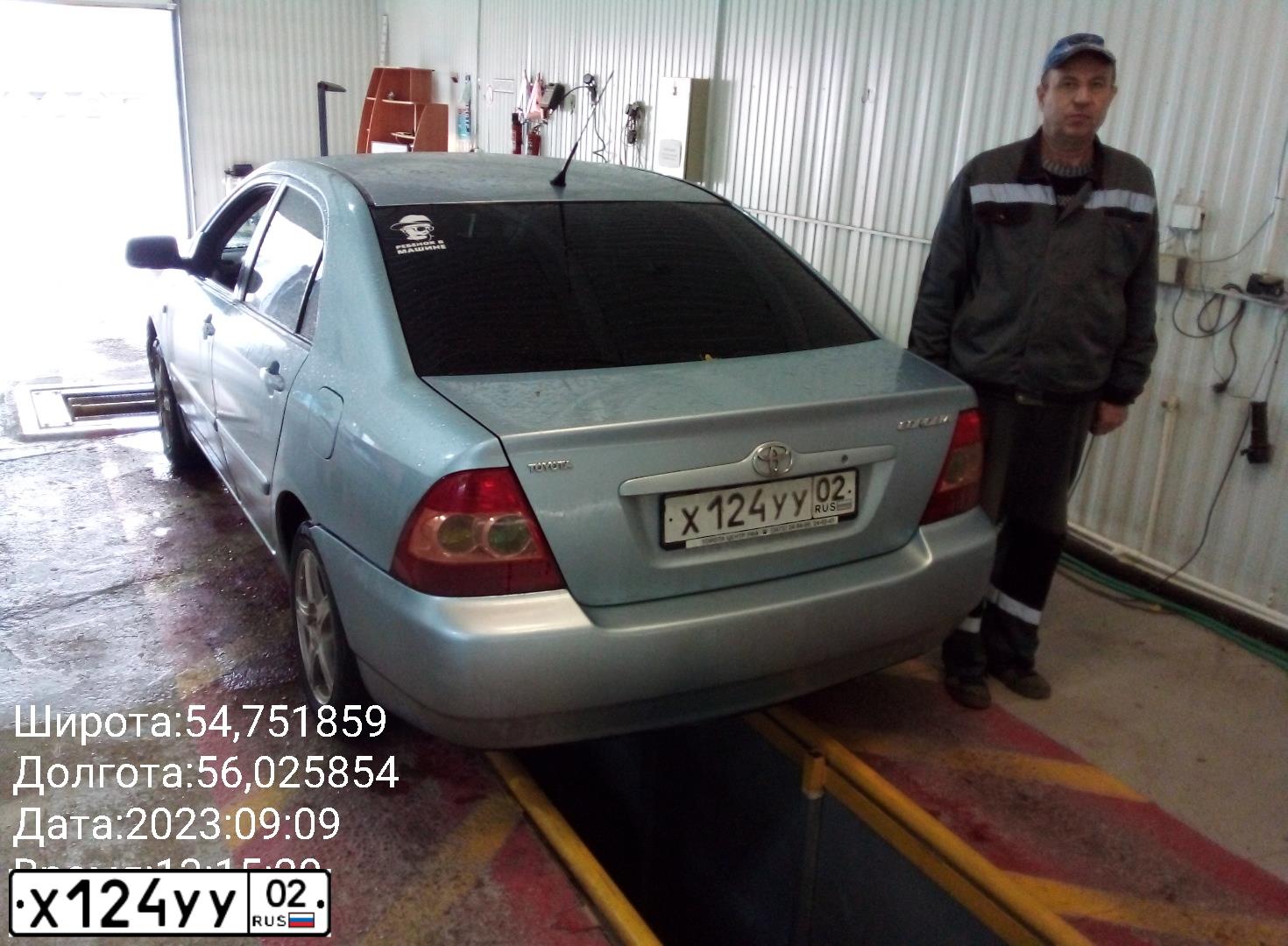 Фото автомобиля TOYOTA COROLLA, 2006 — госномер Х124УУ02. Цвет: СВЕТЛО-ГОЛУБОЙ