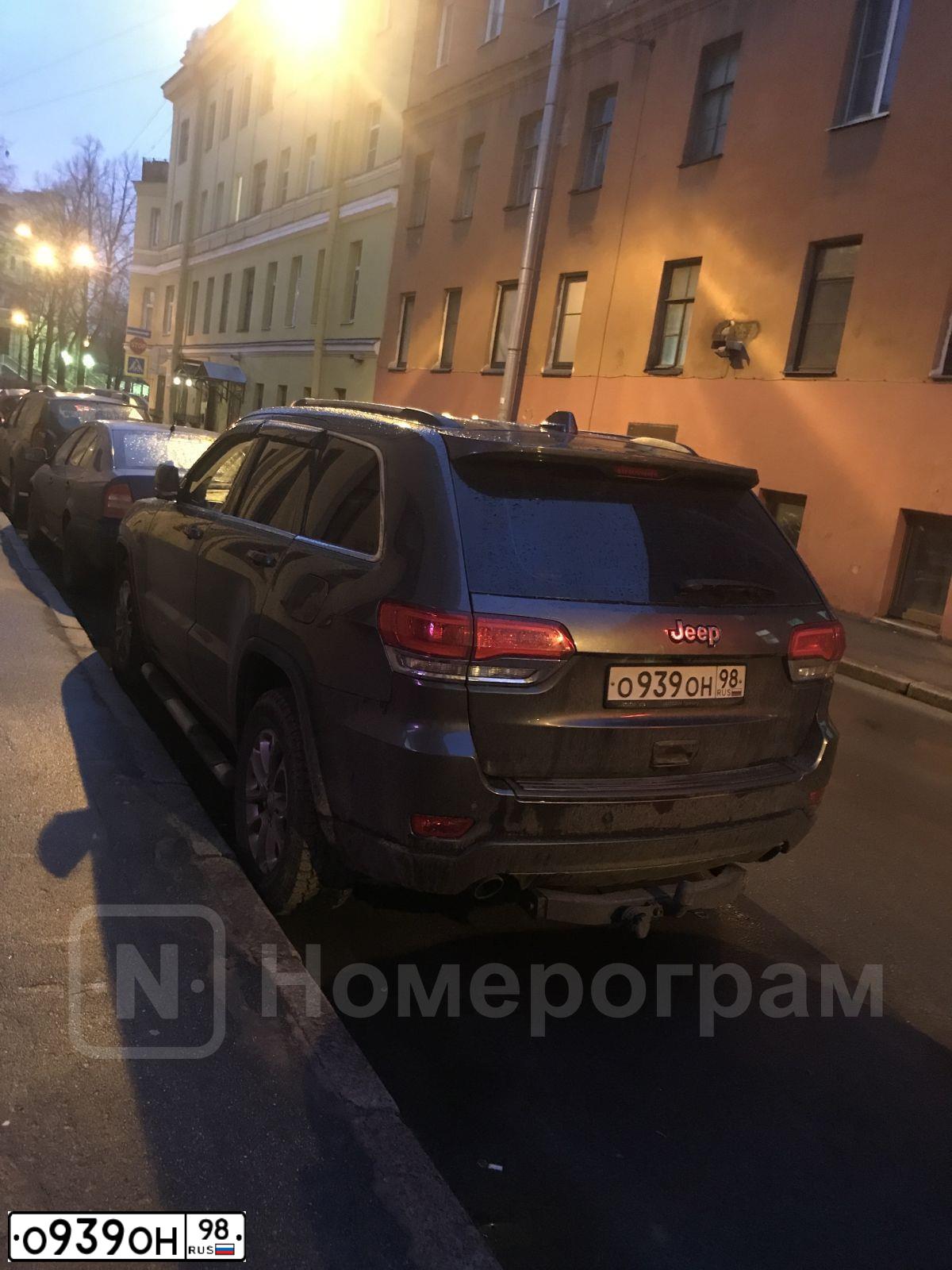 Фото автомобиля JEEP GRAND CHEROKEE, 2013 — госномер О939ОН98. Цвет: Серый