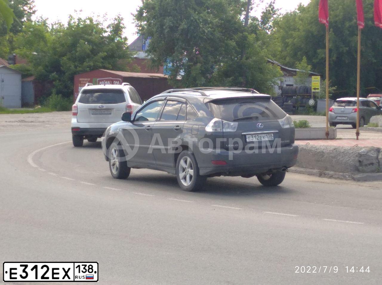Фото автомобиля LEXUS RX, 2005 — госномер В002ВМ154. Цвет: СЕРЫЙ