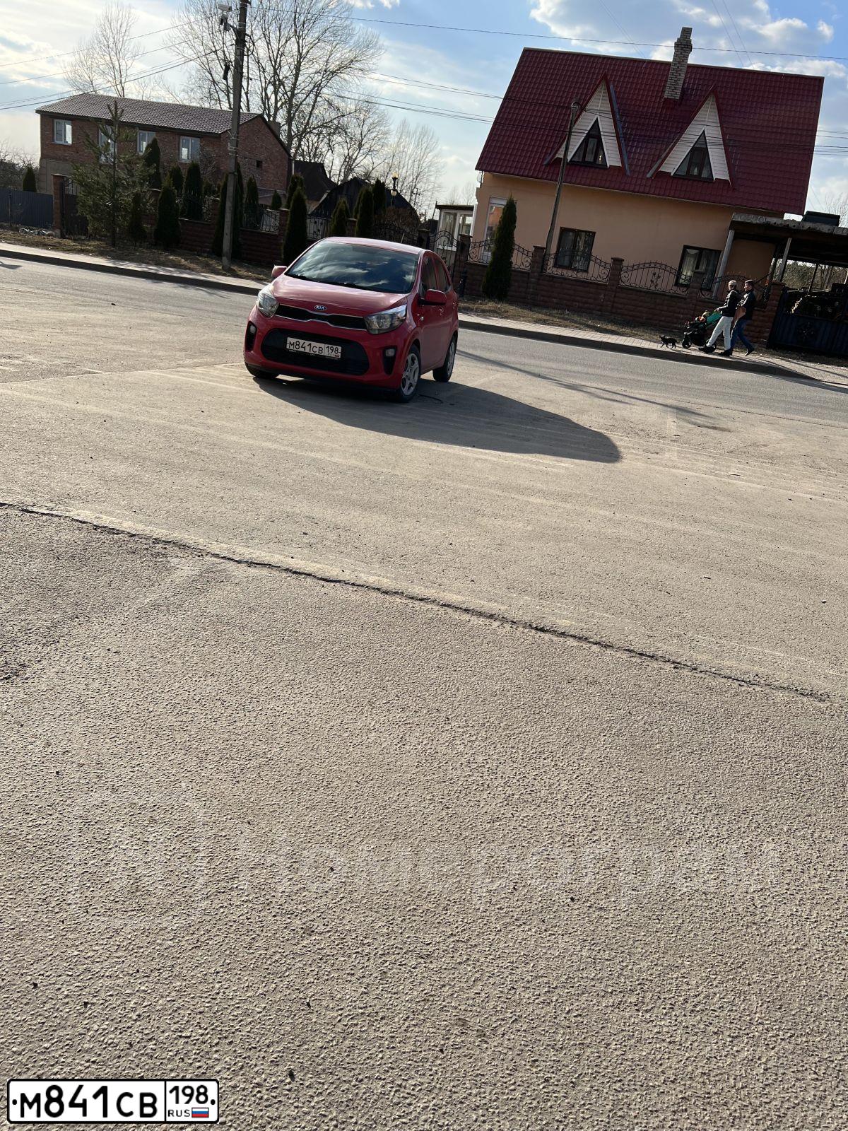 Фото автомобиля KIA PICANTO / MORNING, 2017 — госномер М841СВ198. Цвет: Красный