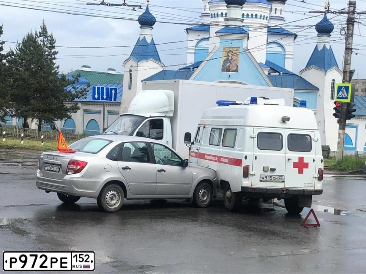 Фото автомобиля LADA 2190 GRANTA, 2018 — госномер Р972РЕ152. Цвет: Серебристый