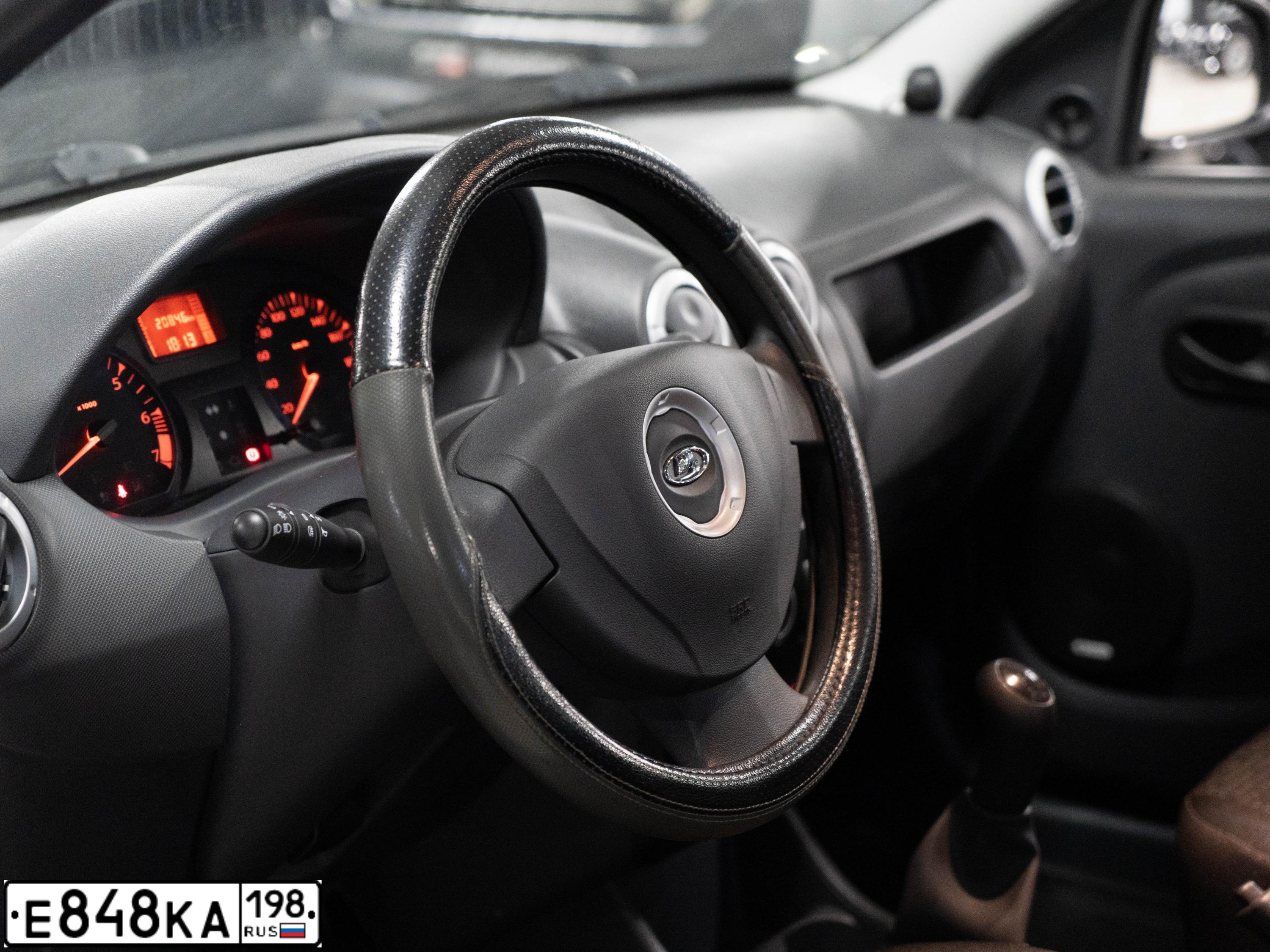 Фото автомобиля LADA LARGUS, 2019 — госномер Е848КА198. Цвет: СЕРО-БЕЖЕВЫЙ