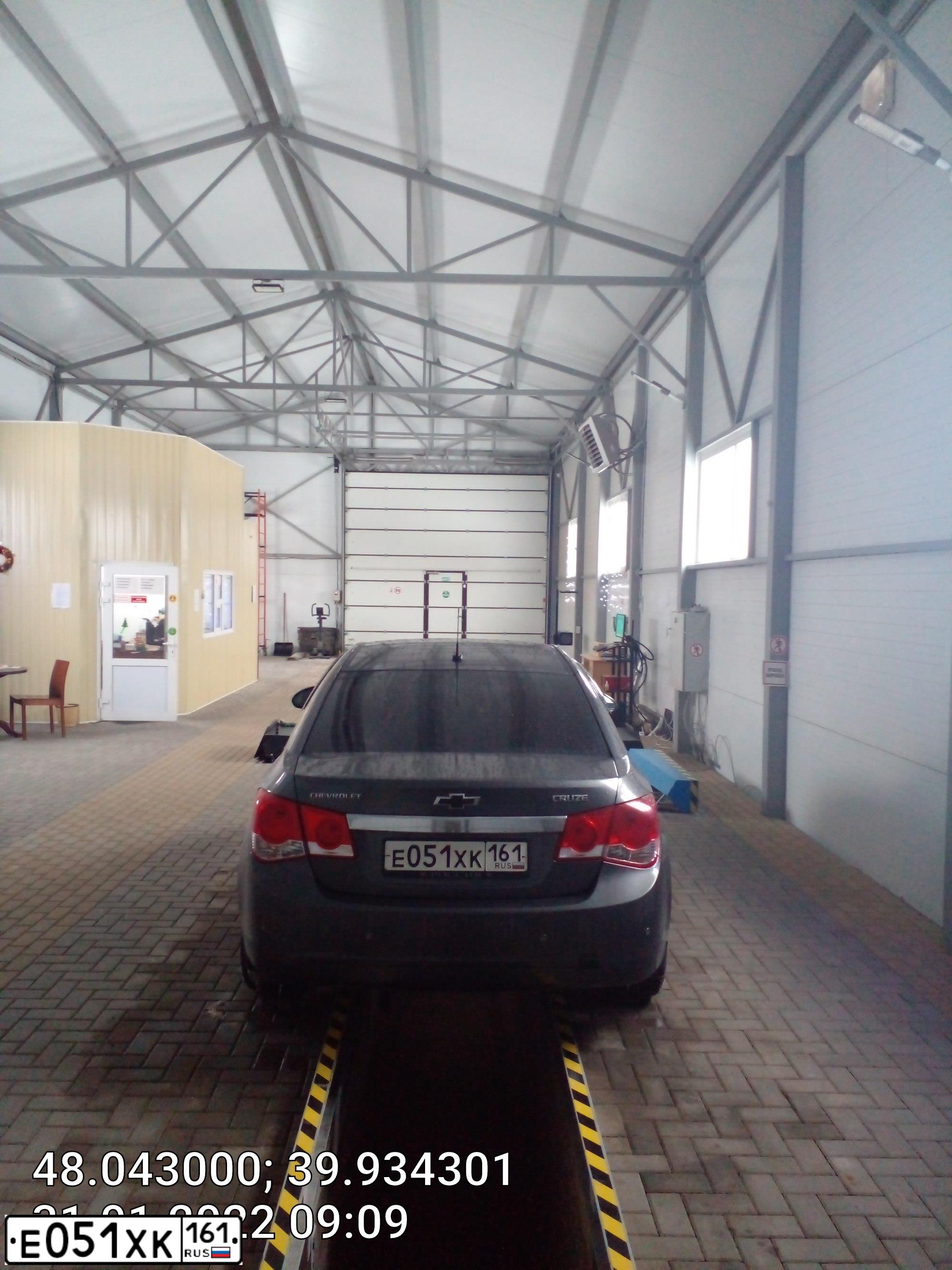 Фото автомобиля CHEVROLET CRUZE, 2011 — госномер С350АК181. Цвет: СЕРЫЙ