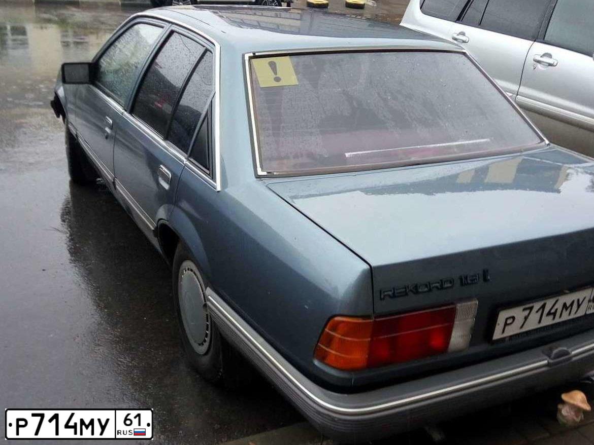 Фото автомобиля OPEL REKORD, 1986 — госномер Р607НТ761. Цвет: Серый