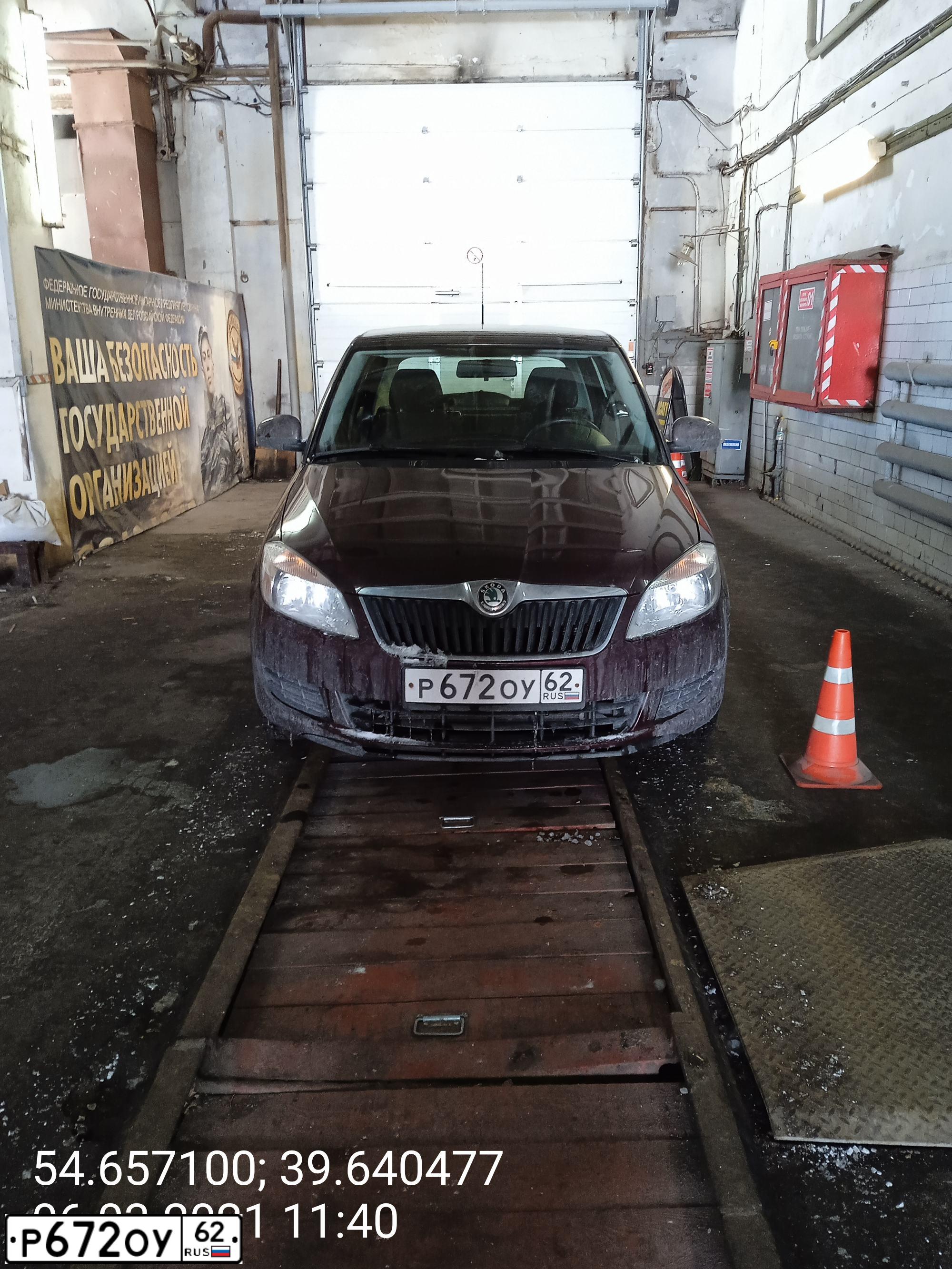 Фото автомобиля SKODA FABIA, 2011 — госномер Р672ОУ62. Цвет: ТЕМНО-БОРДОВЫЙ