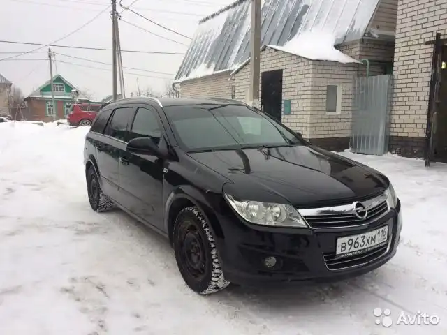 Фото автомобиля OPEL ASTRA, 2010 — госномер У971ТР152. Цвет: ЧЕРНЫЙ