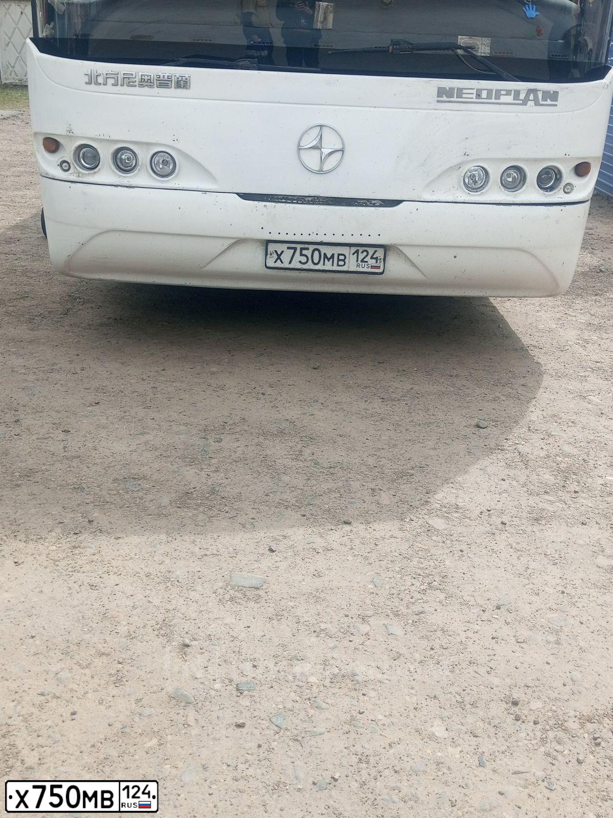 Фото автомобиля NORTHNEOPLAN BFC-SERIE, 2013 — госномер Х750МВ124. Цвет: Белый