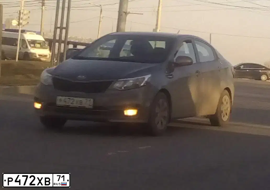 Фото автомобиля KIA RIO, 2015 — госномер Р472ХВ71. Цвет: ТЕМНО-СЕРЫЙ