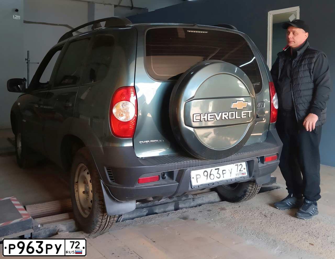 Фото автомобиля CHEVROLET NIVA, 2015 — госномер А729ОТ155. Цвет: ТЕМНЫЙ СЕРО-ЗЕЛЕНЫЙ МЕТАЛЛИК