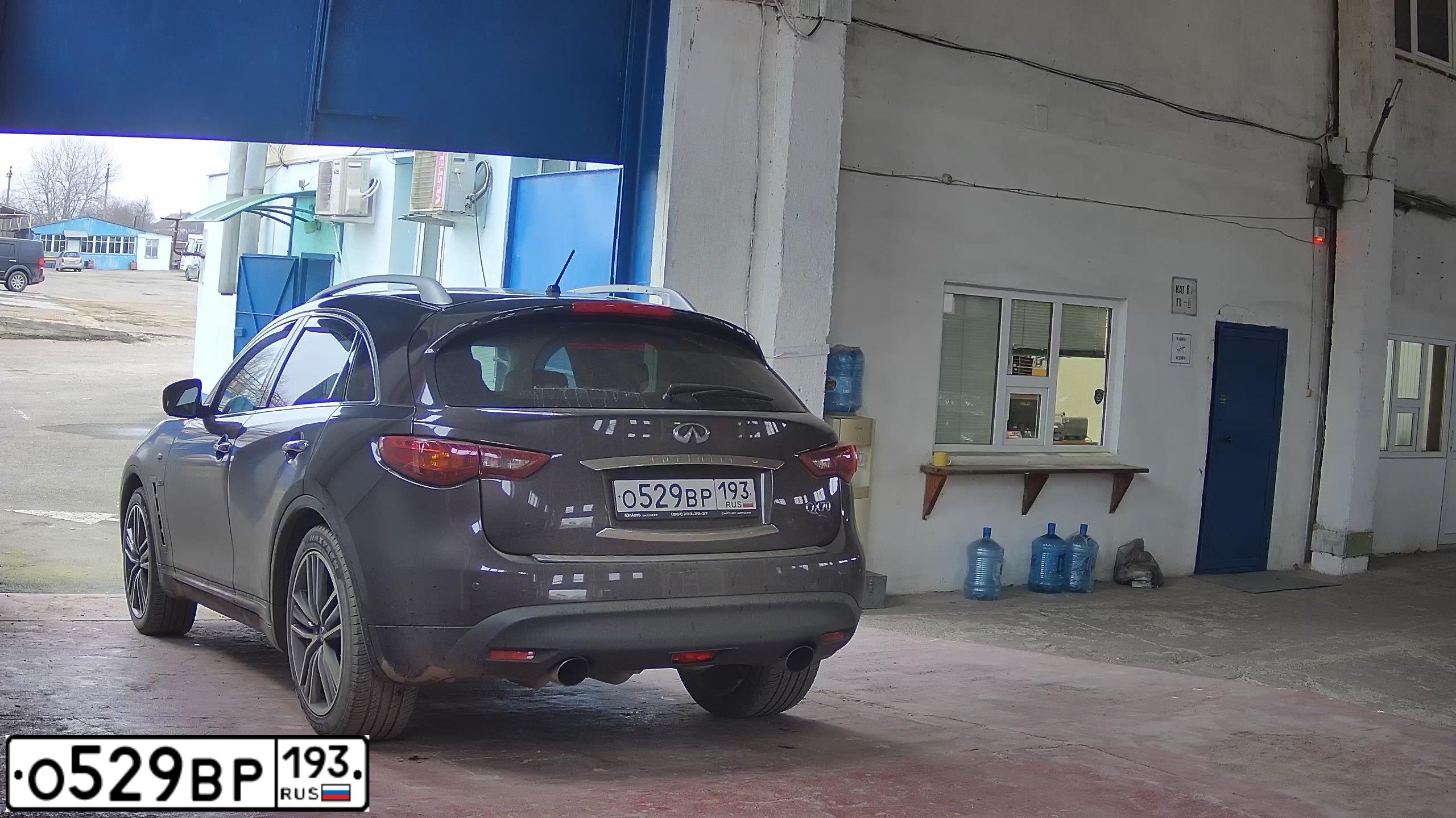 Фото автомобиля INFINITI QX70 /FX/, 2015 — госномер Т336СУ73. Цвет: Коричневый