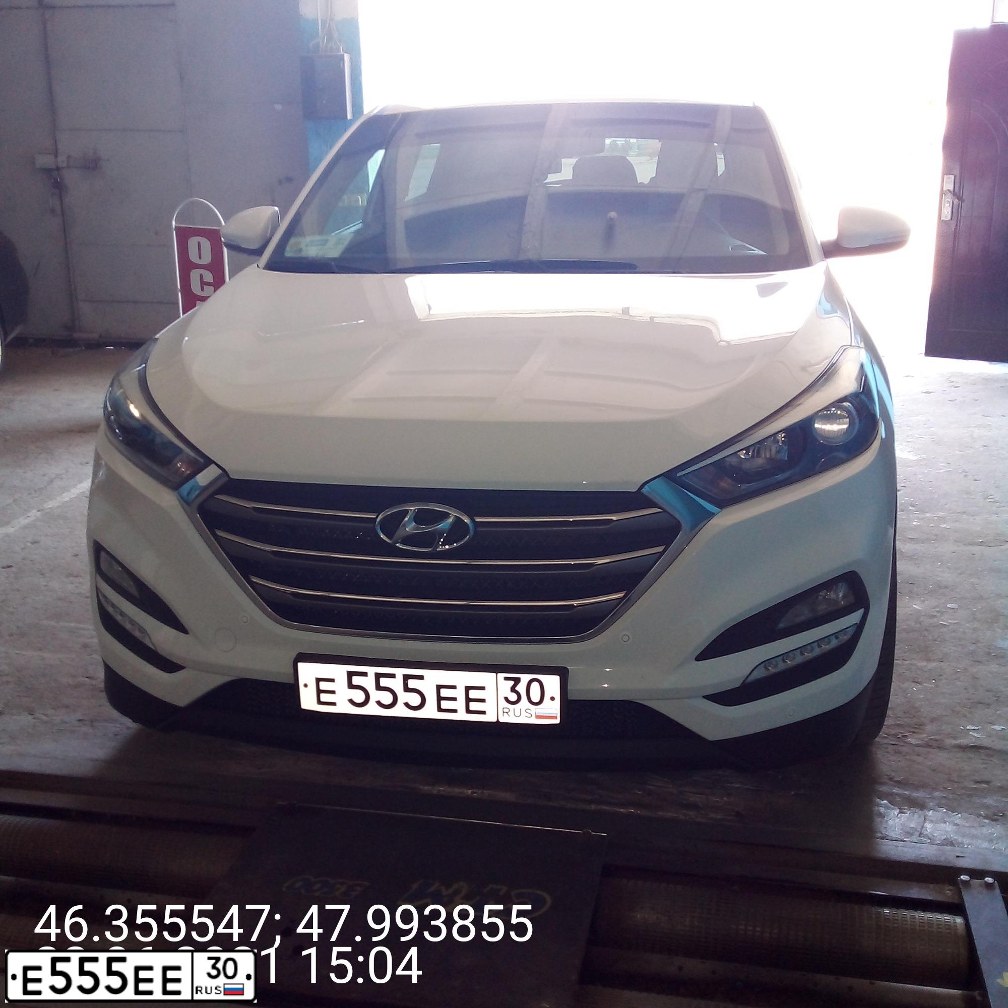 Фото автомобиля HYUNDAI SOLARIS, 2014 — госномер Е555ЕЕ30. Цвет: Красный