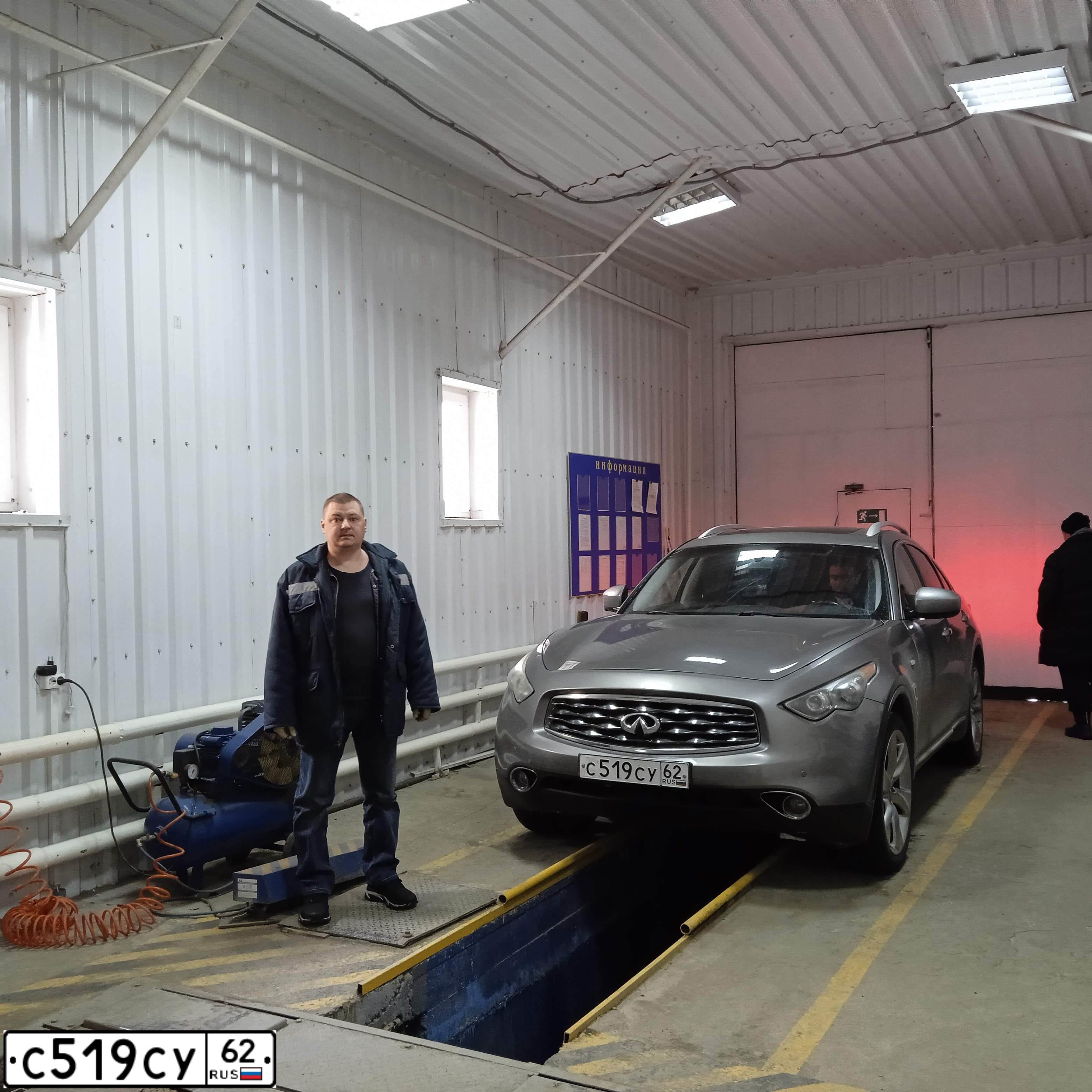 Фото автомобиля INFINITI QX70 /FX/, 2008 — госномер С519СУ62. Цвет: СЕРЫЙ