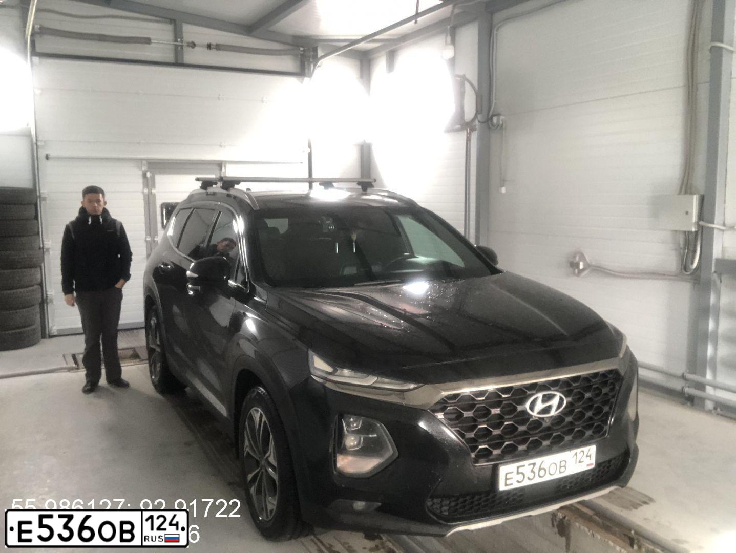 Фото автомобиля HYUNDAI SANTA FE, 2018 — госномер Е536ОВ124. Цвет: ЧЕРНЫЙ