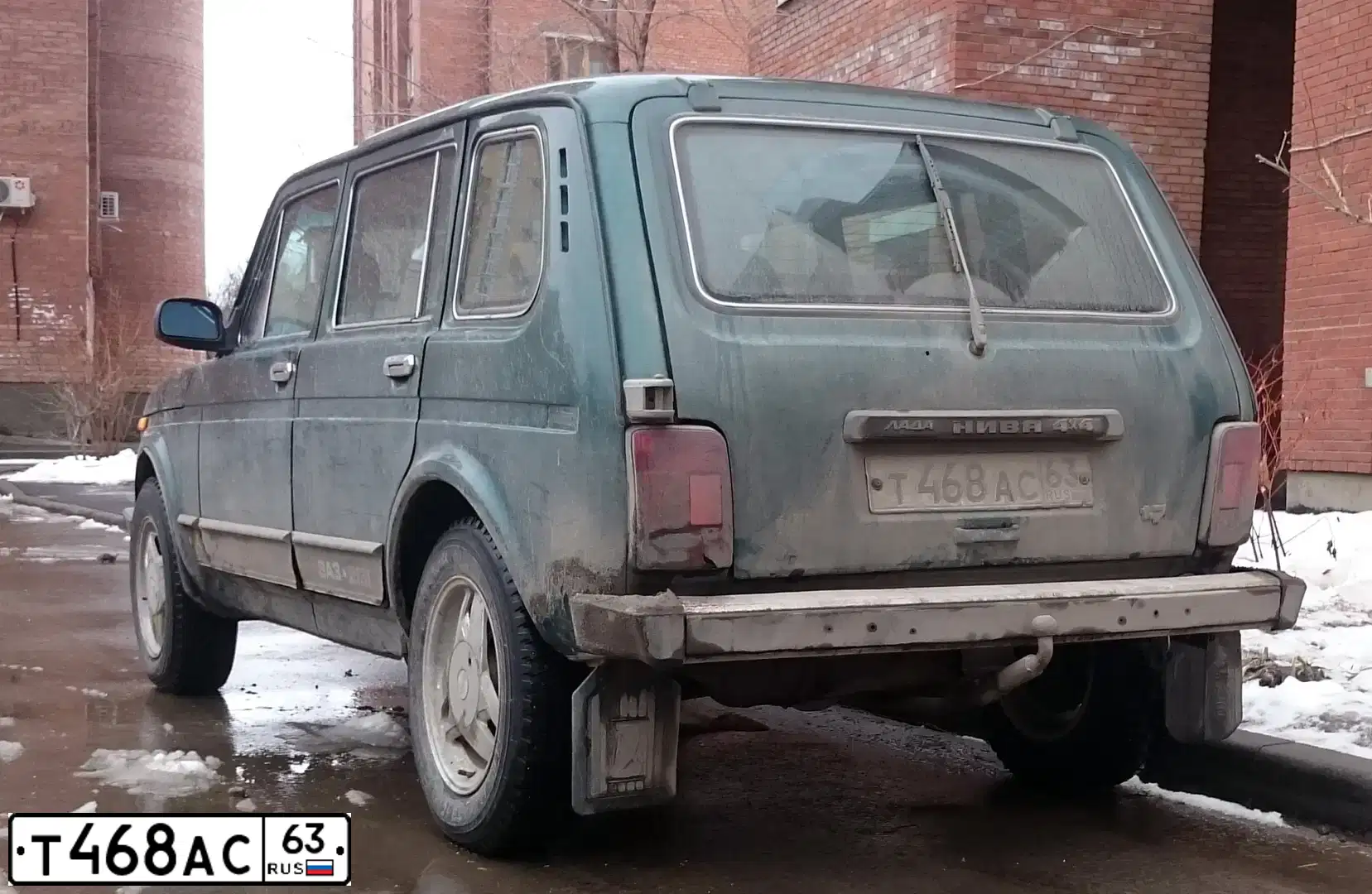 Фото автомобиля LADA NIVA, 1997 — госномер М315КТ763. Цвет: Темно-зеленый