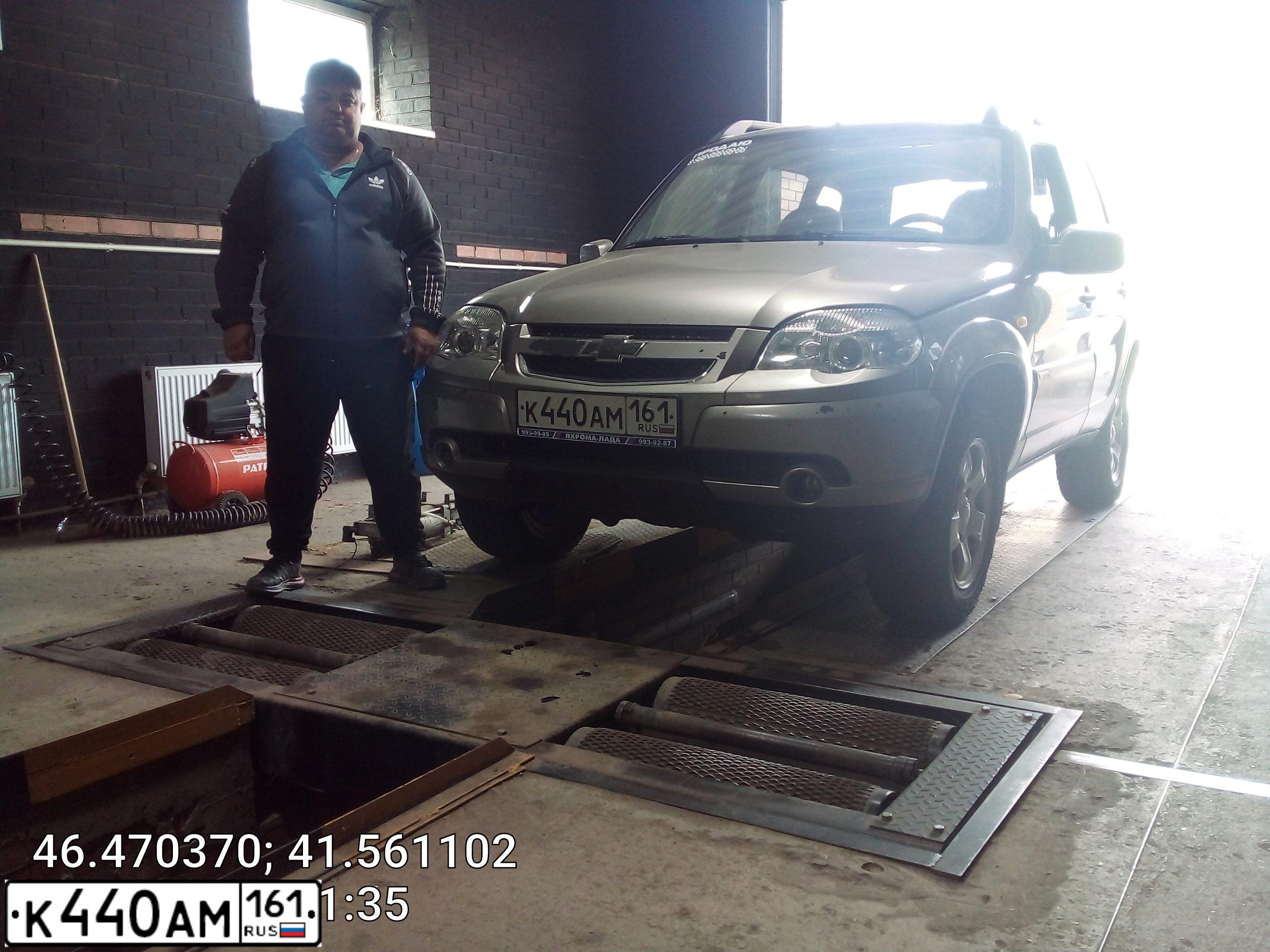 Фото автомобиля CHEVROLET NIVA, 2011 — госномер К440АМ161. Цвет: Серо-коричневый металлик