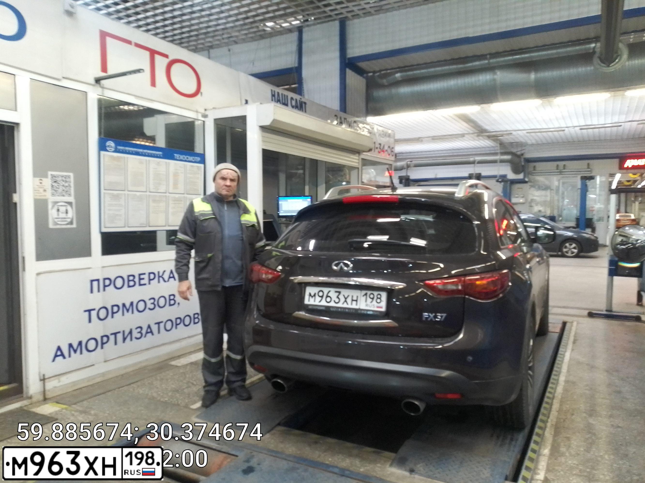 Фото автомобиля INFINITI QX70 /FX/, 2010 — госномер С818ВМ198. Цвет: Коричневый