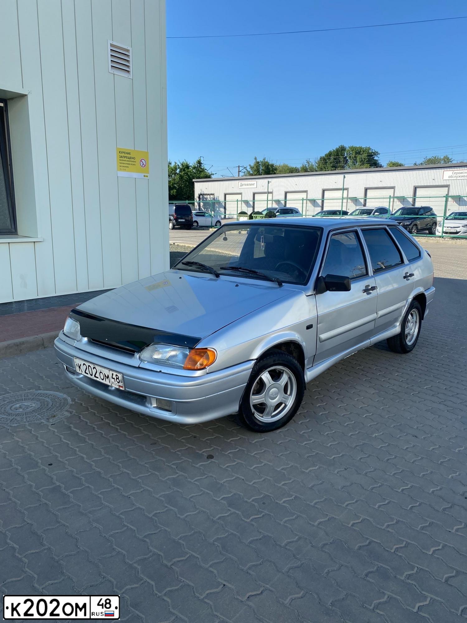 Фото автомобиля LADA 2114 SAMARA, 2009 — госномер М147АЕ185. Цвет: СВЕТЛО-СЕРЕБРИСТЫЙ  МЕТАЛЛИК