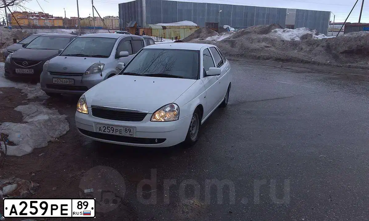 Фото автомобиля LADA 2172 PRIORA, 2011 — госномер В950НУ799. Цвет: Белый