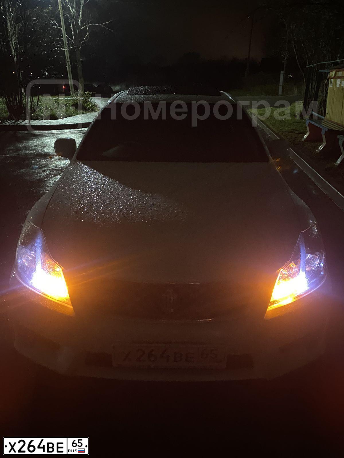 Фото автомобиля TOYOTA CROWN TOYOTA CROWN, 2011 — госномер Х264ВЕ65. Цвет: Белый